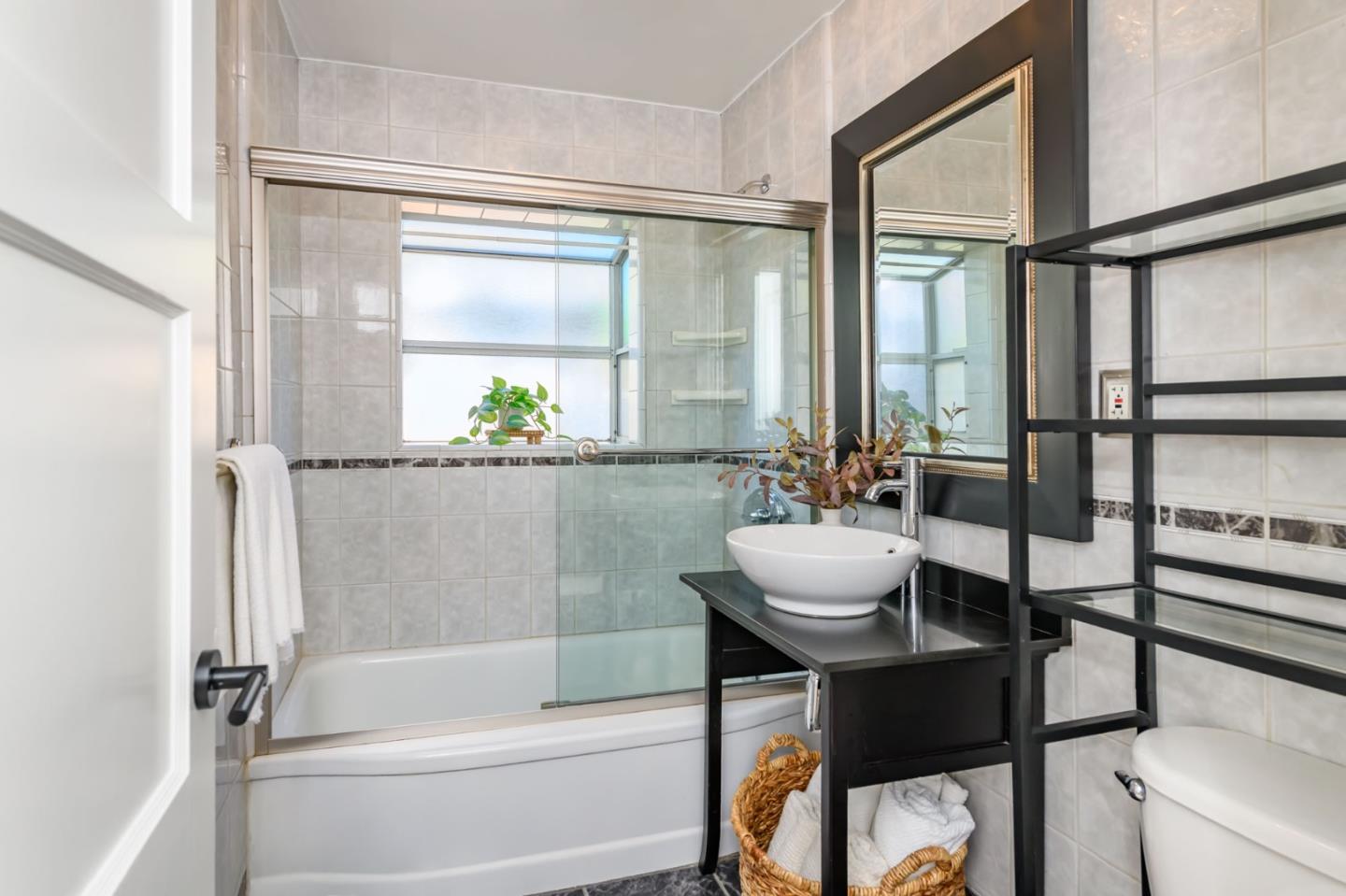 1162 Mckinley Street