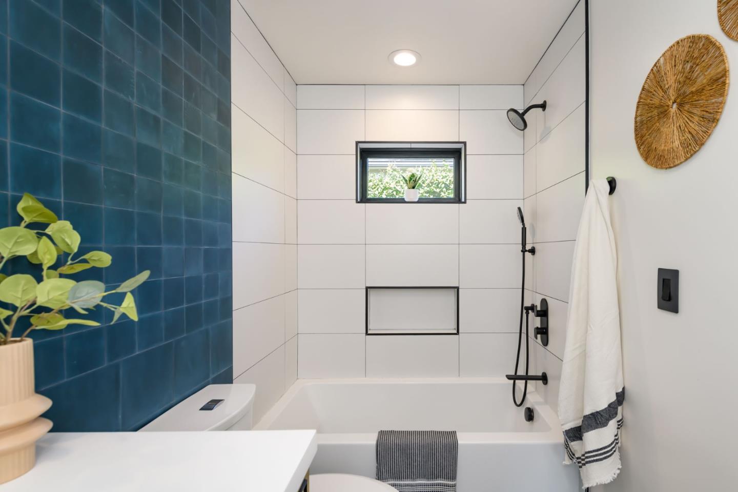 1162 Mckinley Street