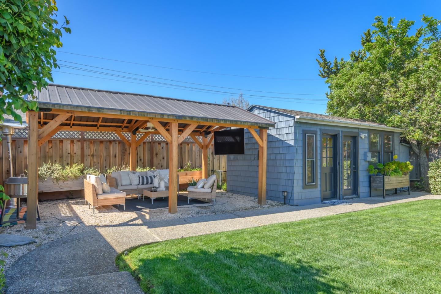 1162 Mckinley Street