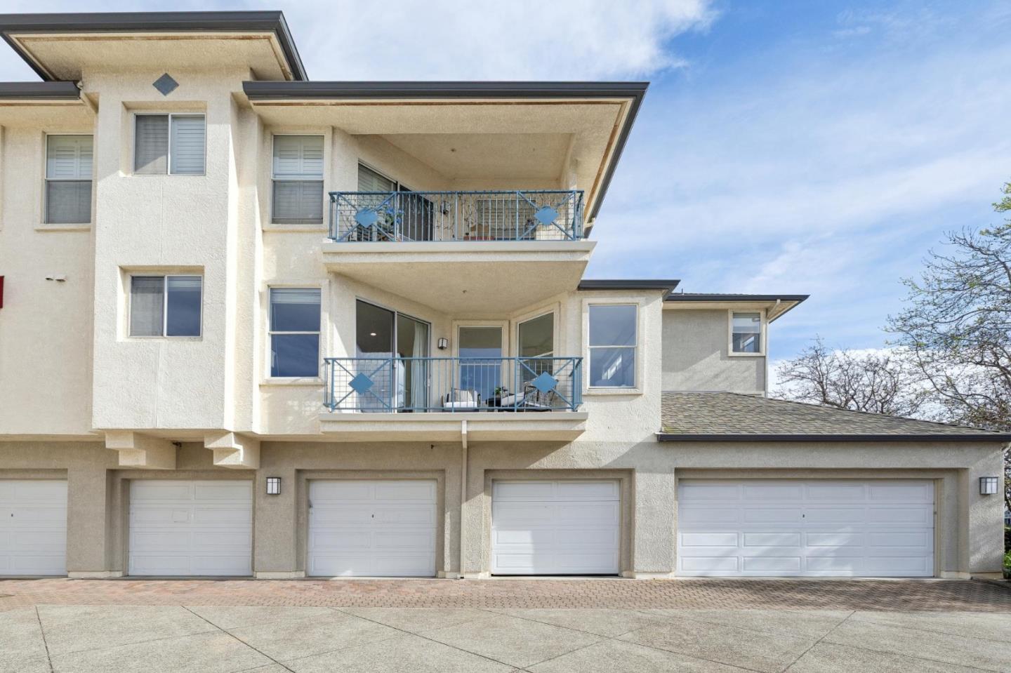 100 Baltic Circle 128