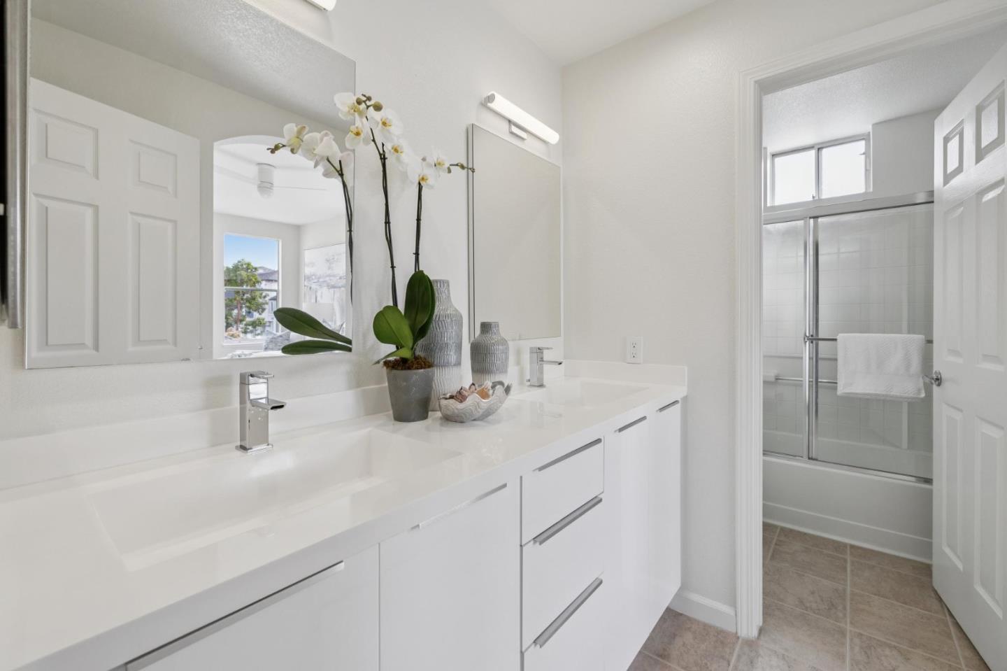 100 Baltic Circle 128