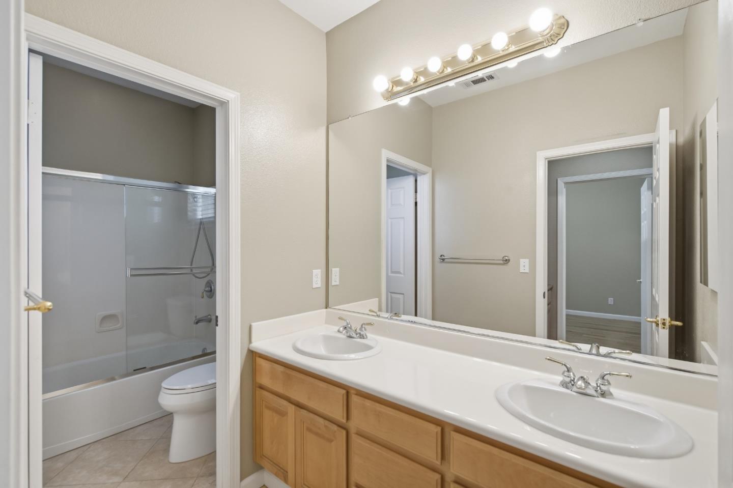 703 Lacewing Lane