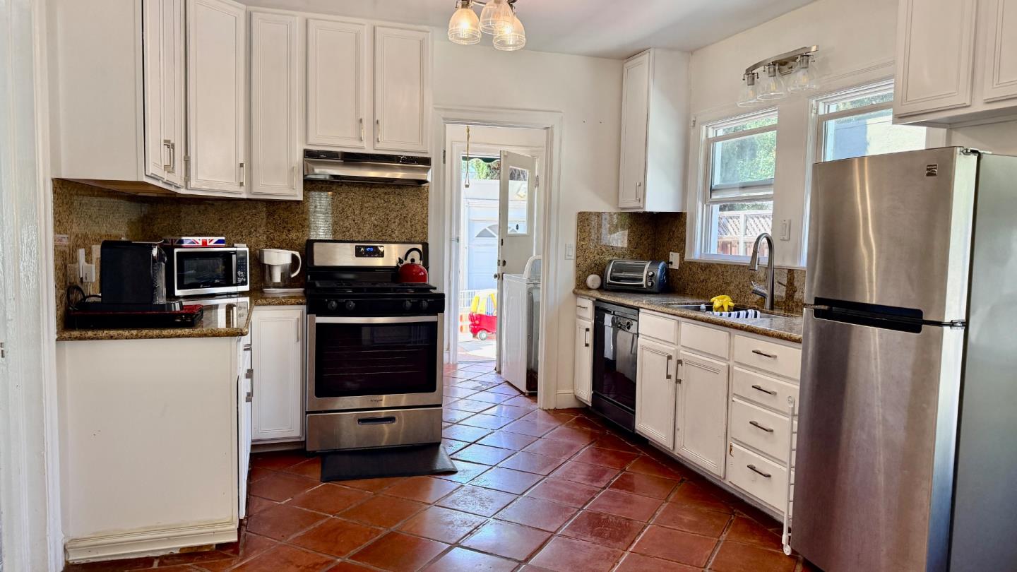 1425 California Drive