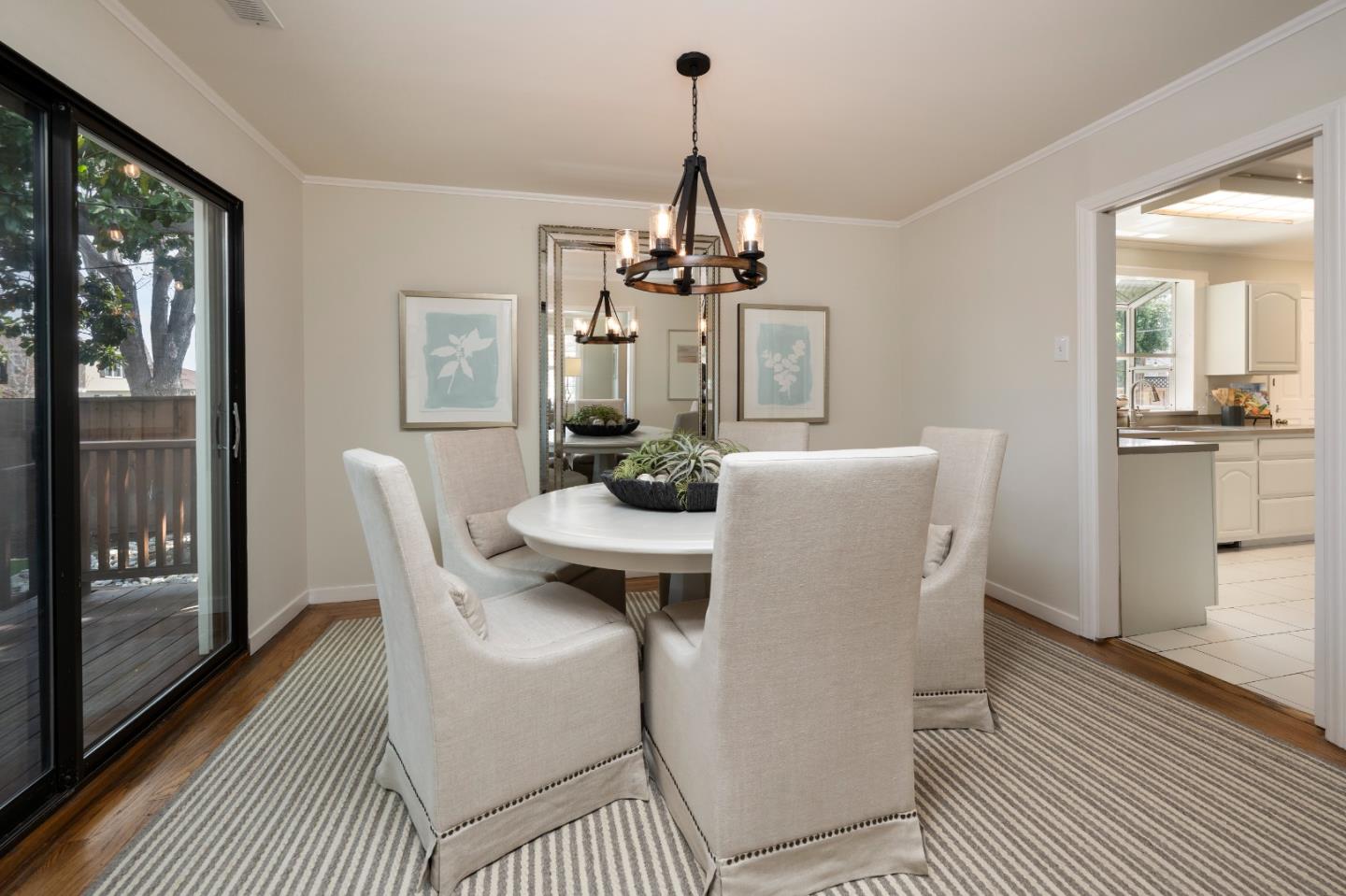 910 Folkstone Avenue