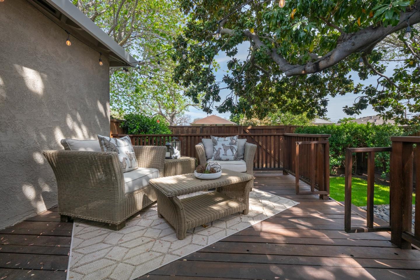 910 Folkstone Avenue