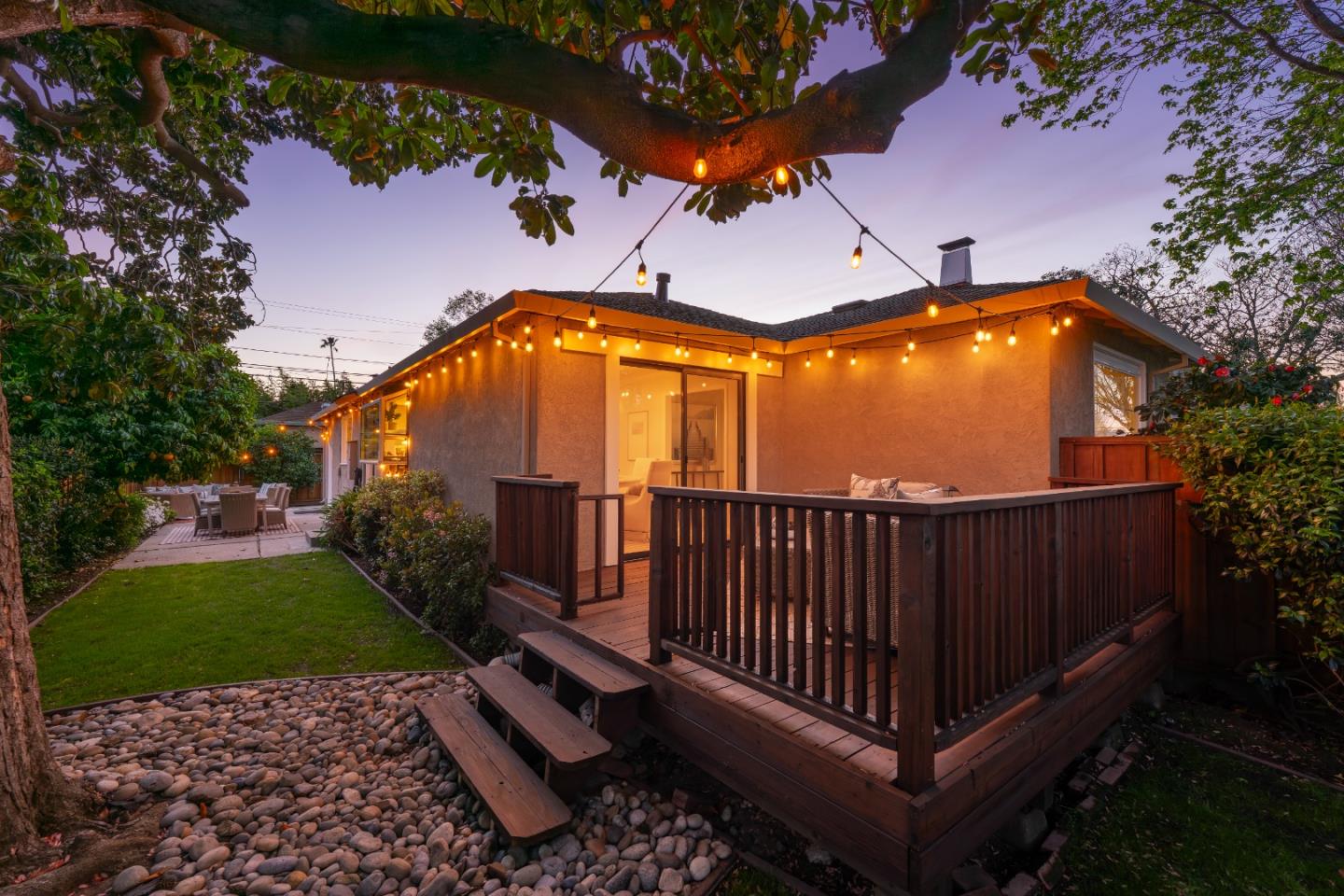 910 Folkstone Avenue