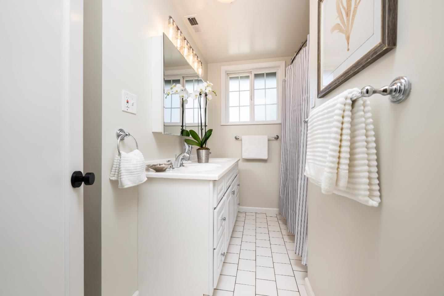 910 Folkstone Avenue