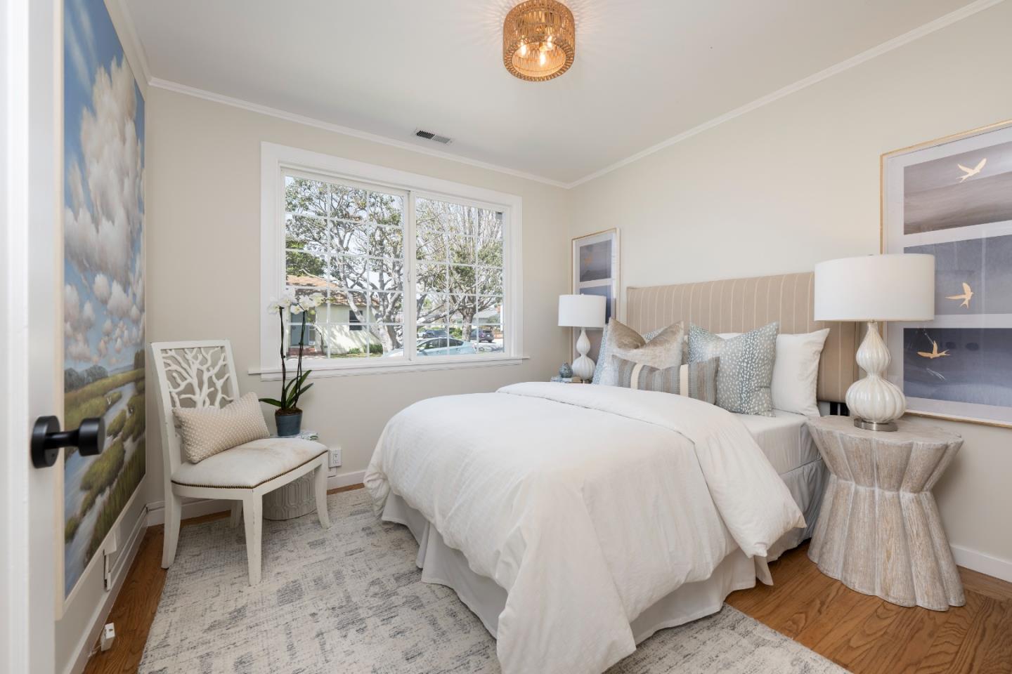 910 Folkstone Avenue