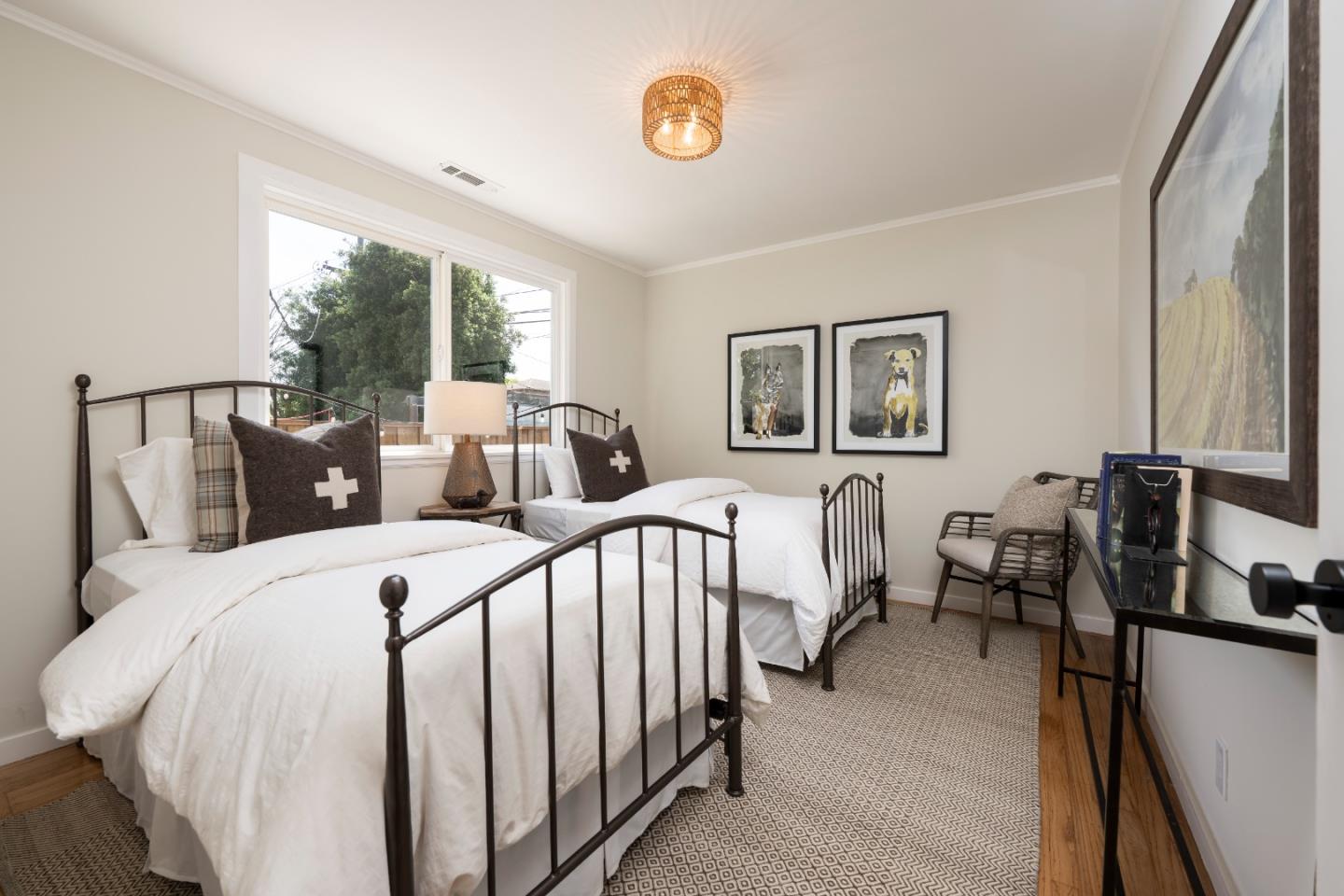 910 Folkstone Avenue