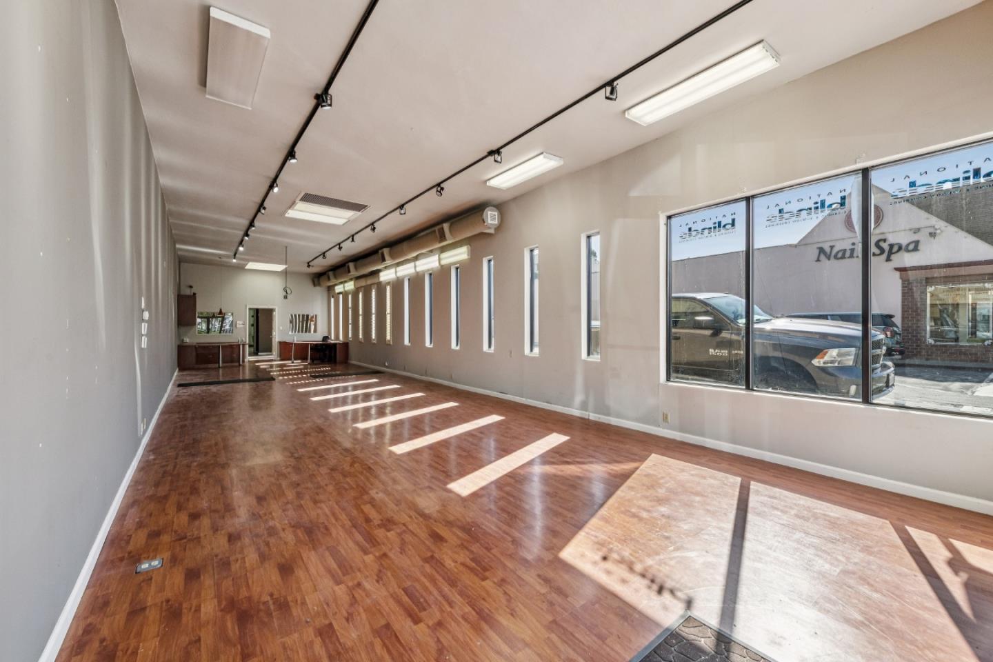 33 West 25th Avenue