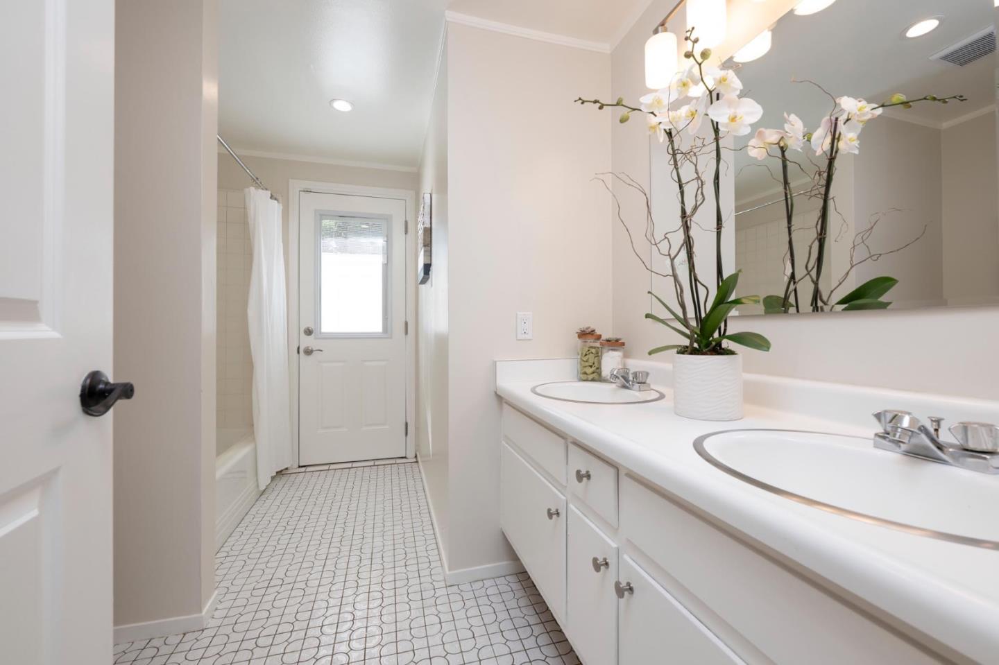 1340 Manzanita Drive