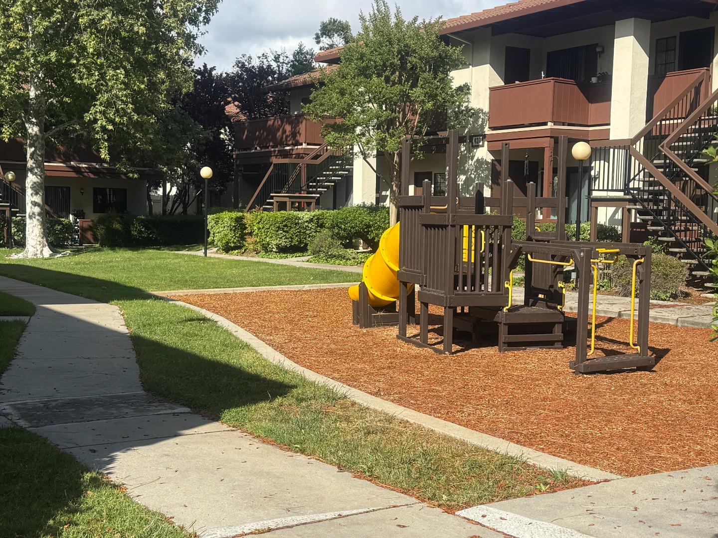 466 Costa Mesa Terrace G