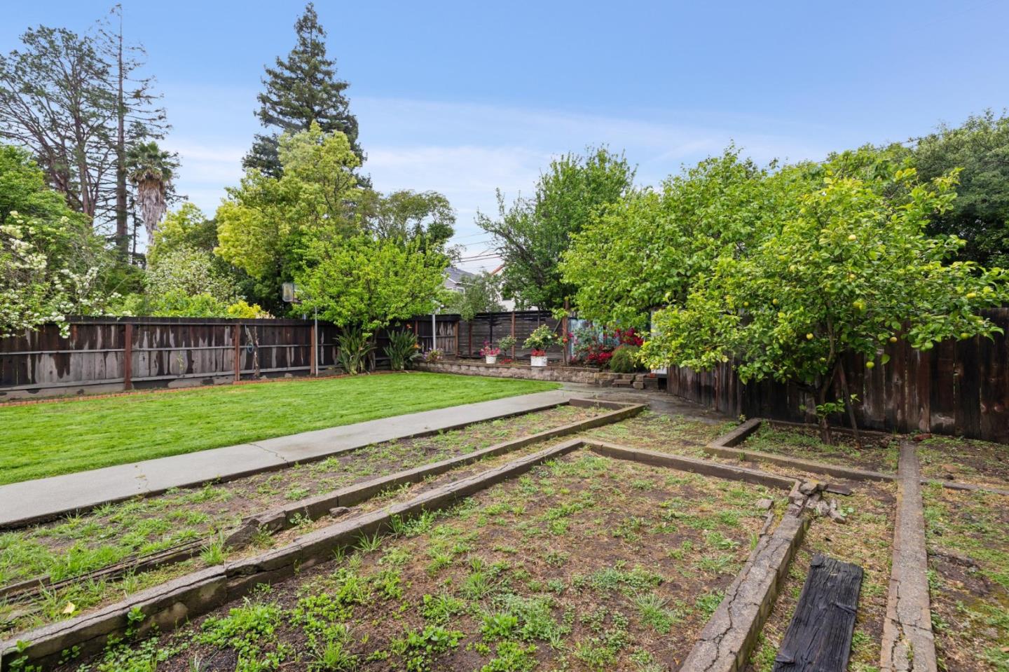 390 Hobart Avenue
