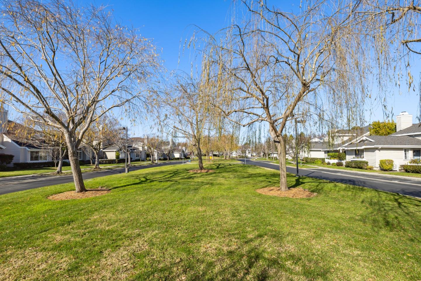869 Newport Circle