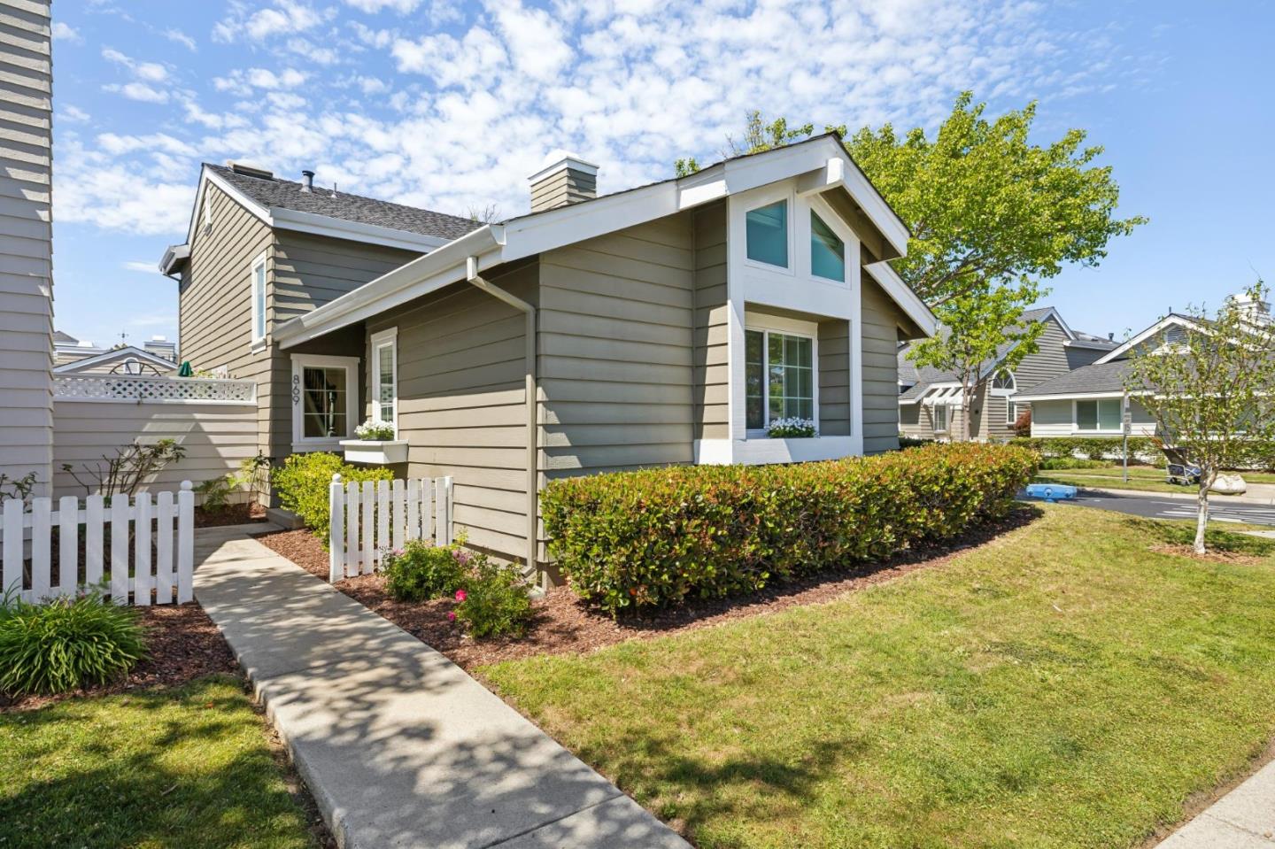869 Newport Circle