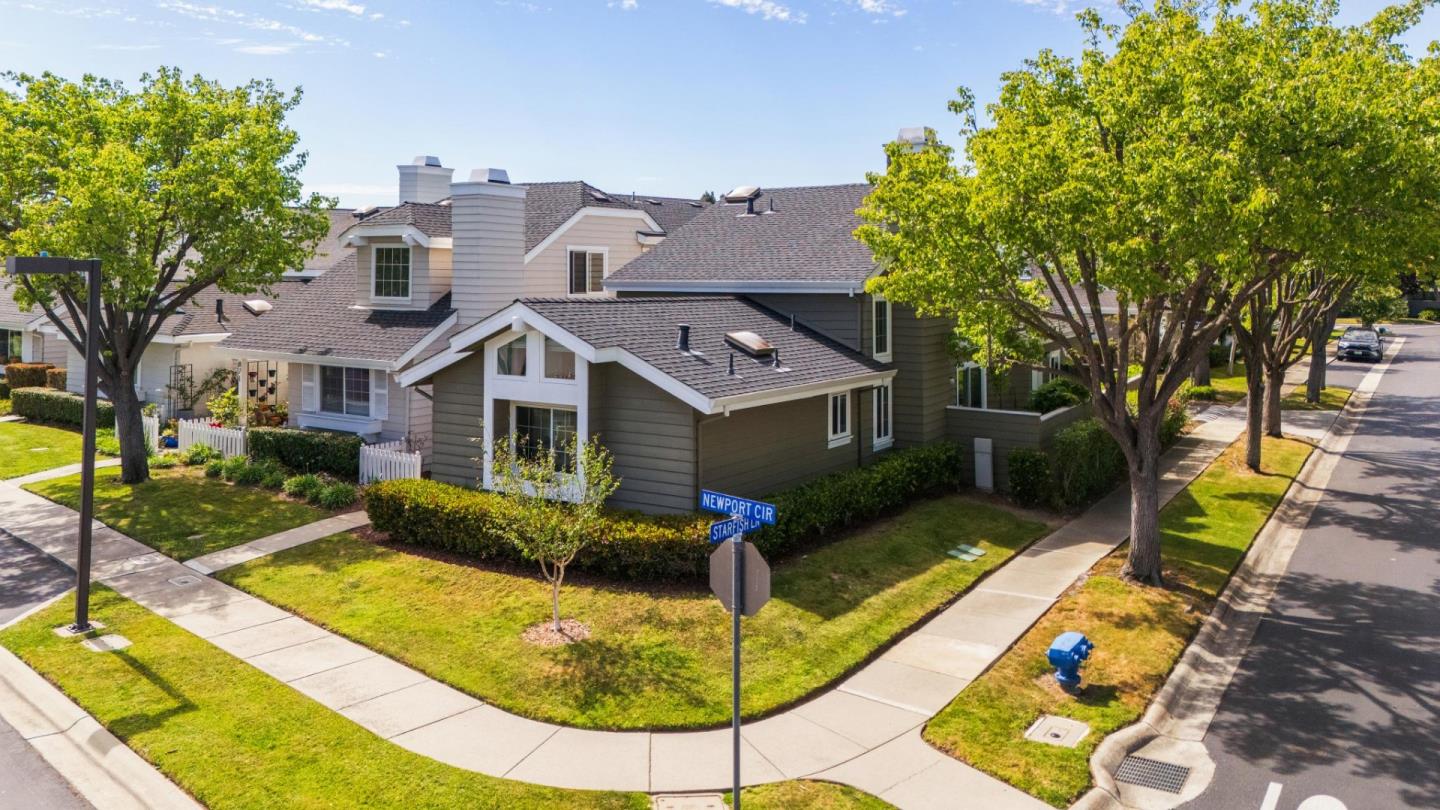 869 Newport Circle