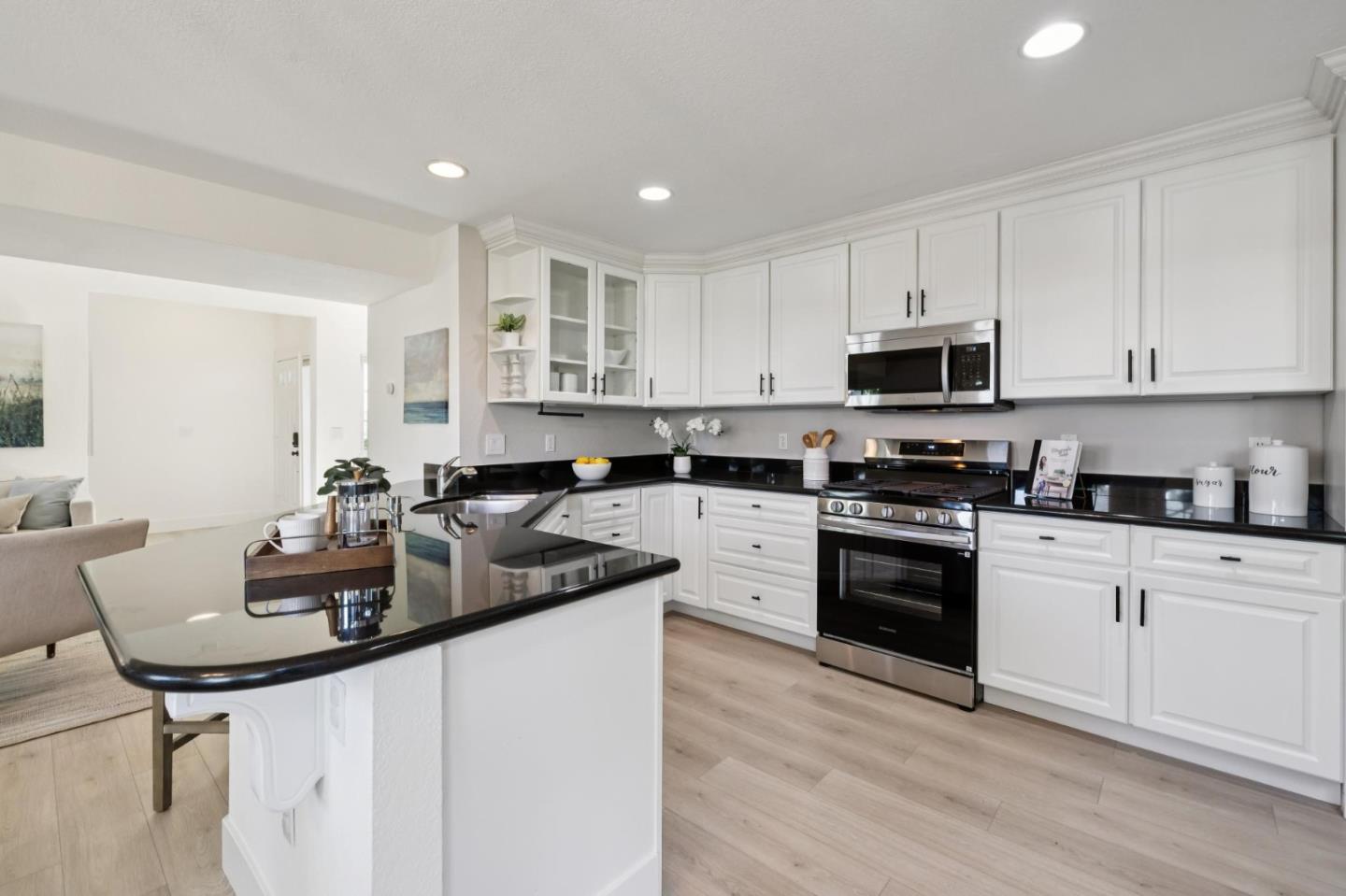 869 Newport Circle