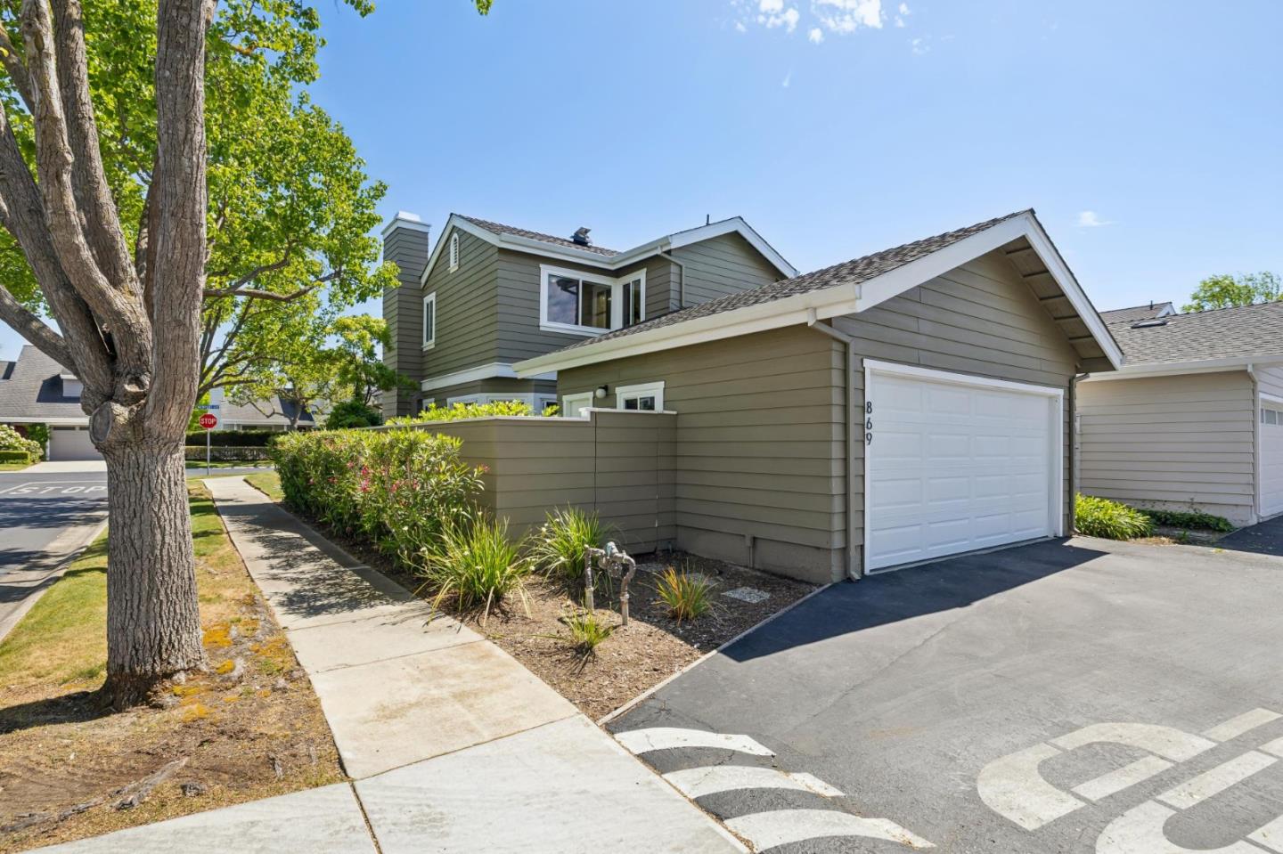 869 Newport Circle