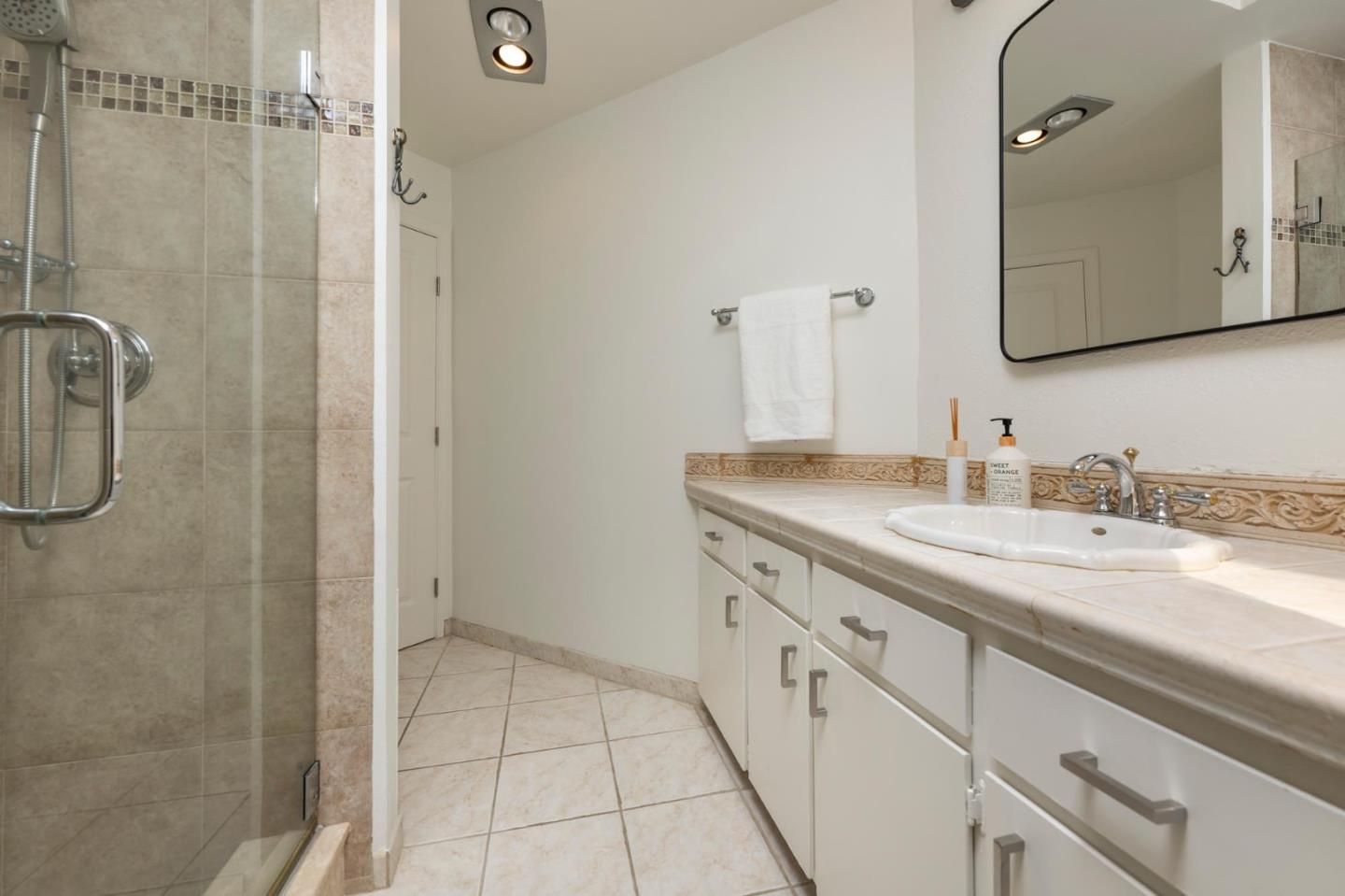 1135 Shoreline Drive