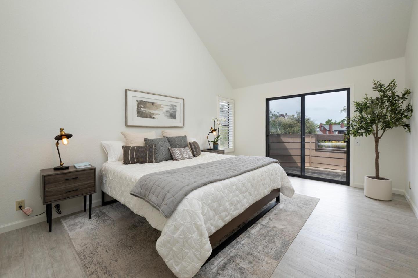 1135 Shoreline Drive