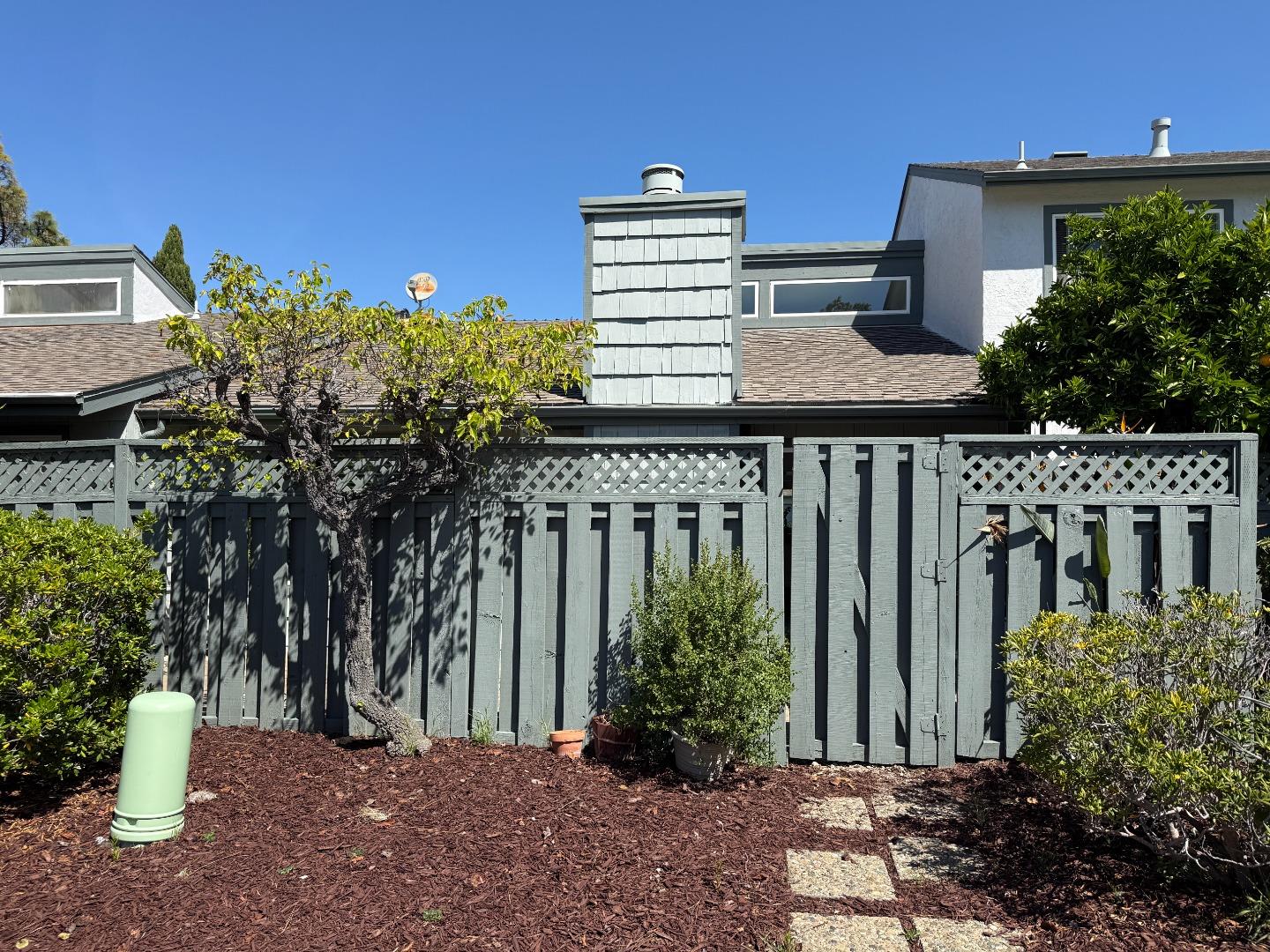 972 Diaz Lane