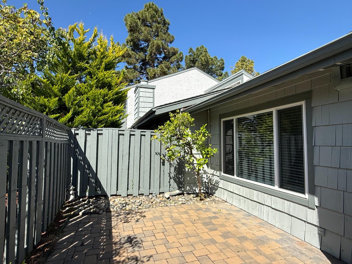 972 Diaz Lane