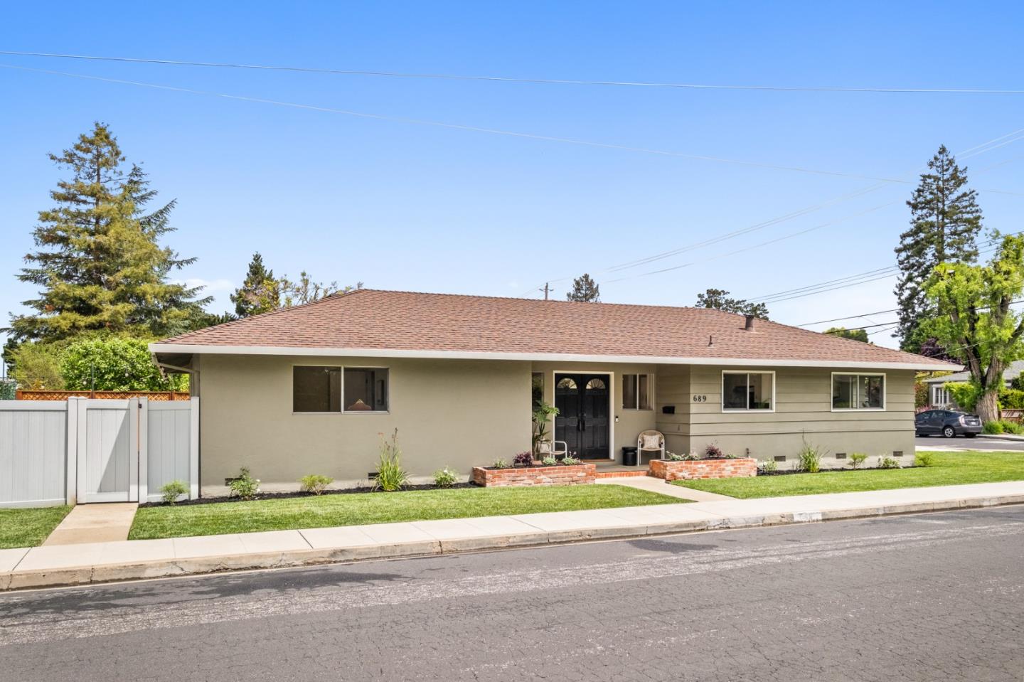 689 Bayport Avenue