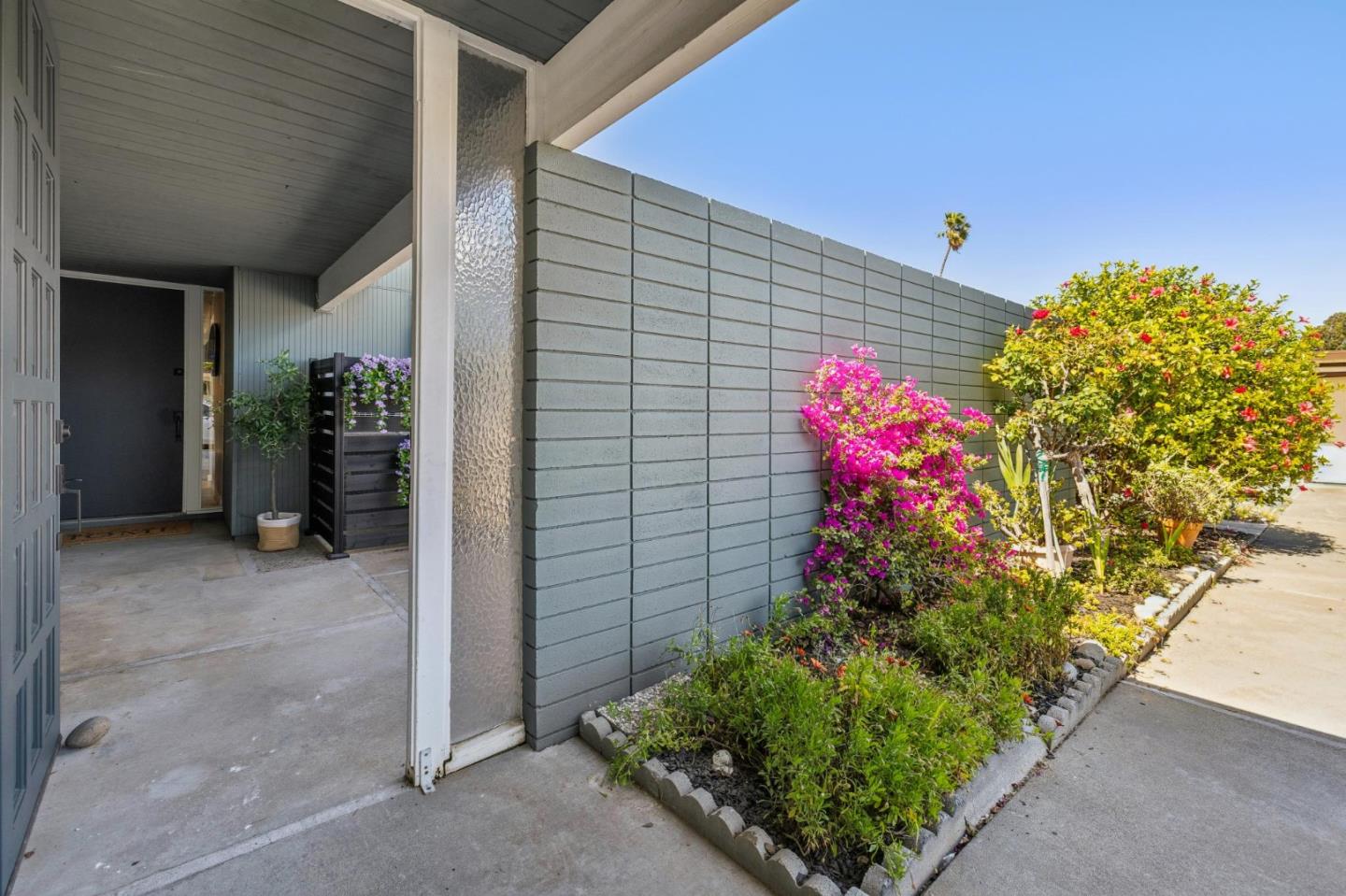 809 Constitution Drive