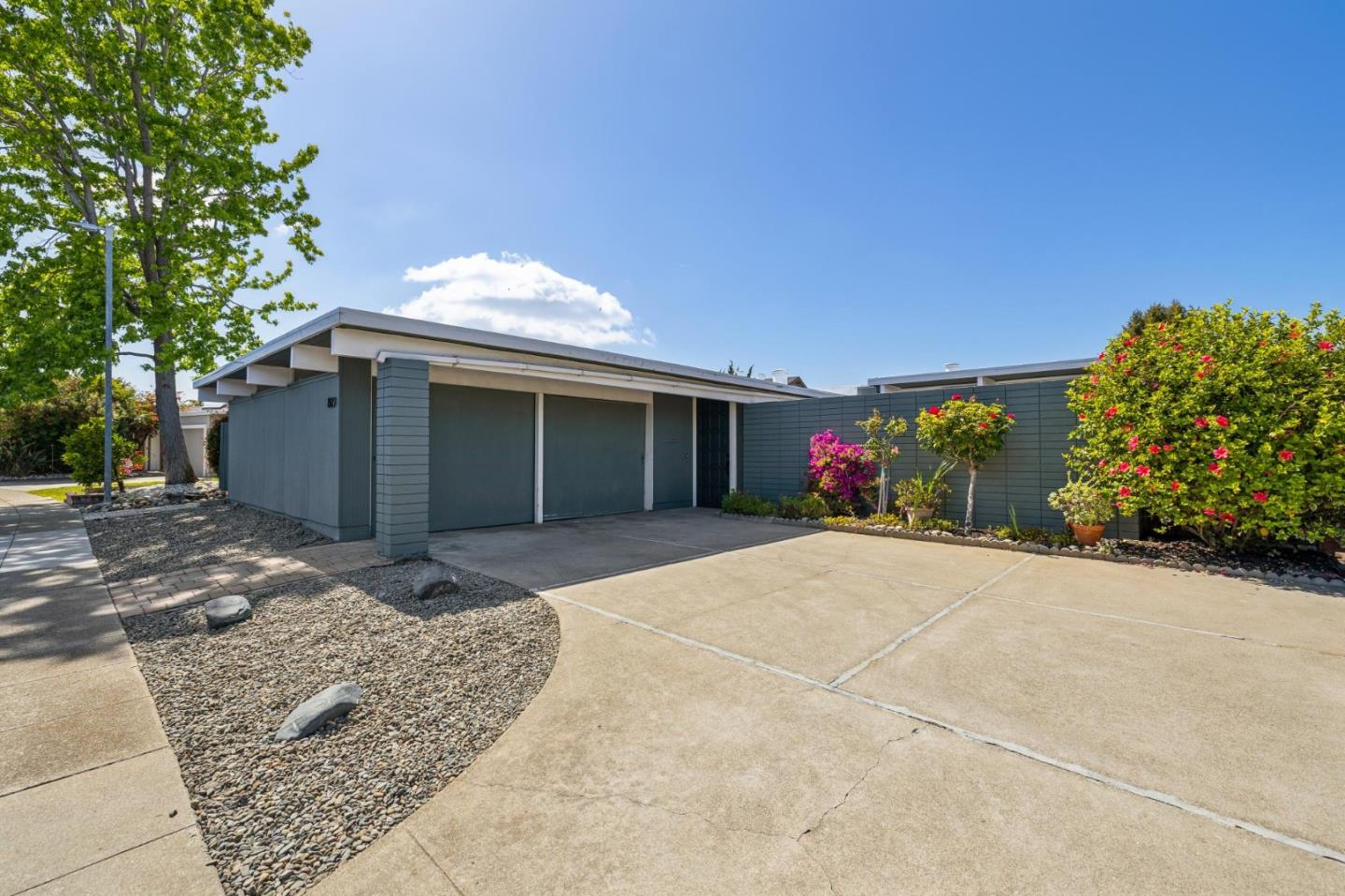 809 Constitution Drive