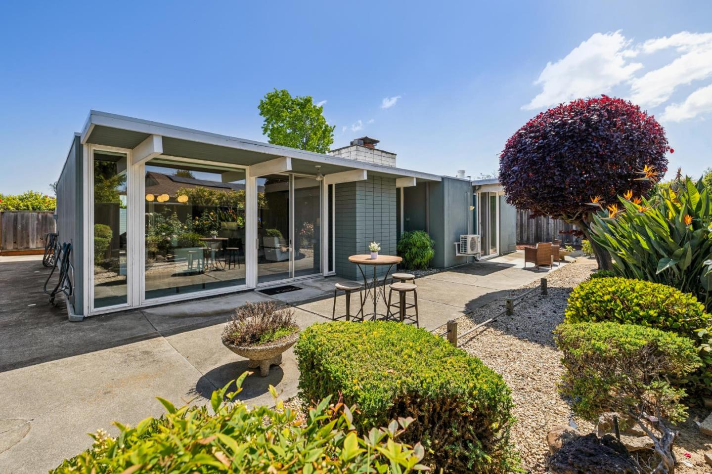 809 Constitution Drive