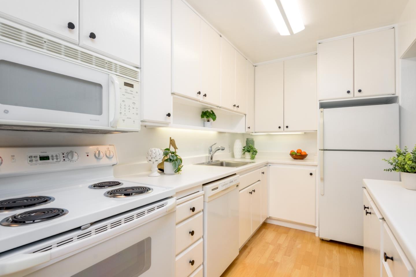 904 Peninsula Avenue 307