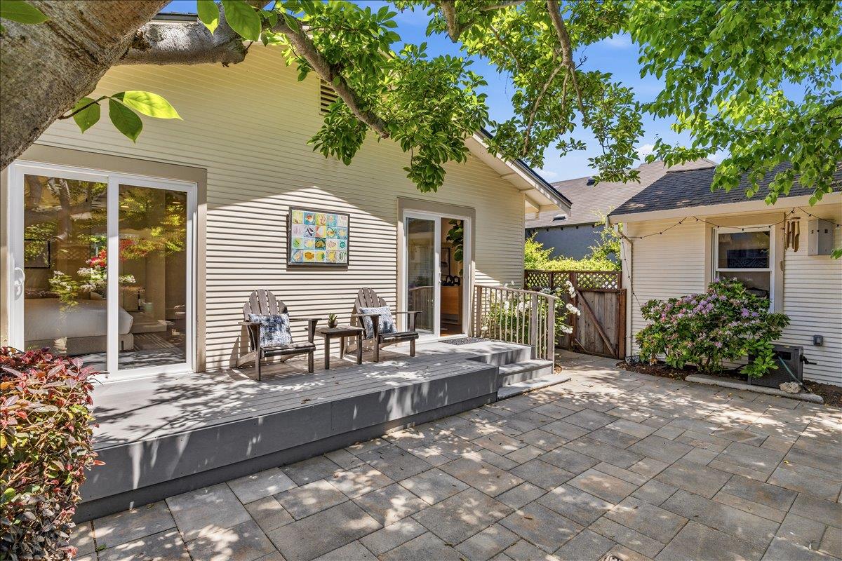 1447 Laguna Avenue