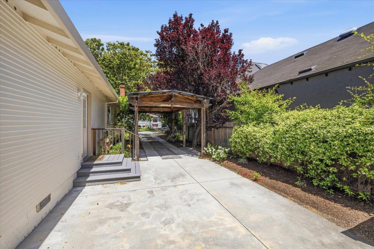 1447 Laguna Avenue