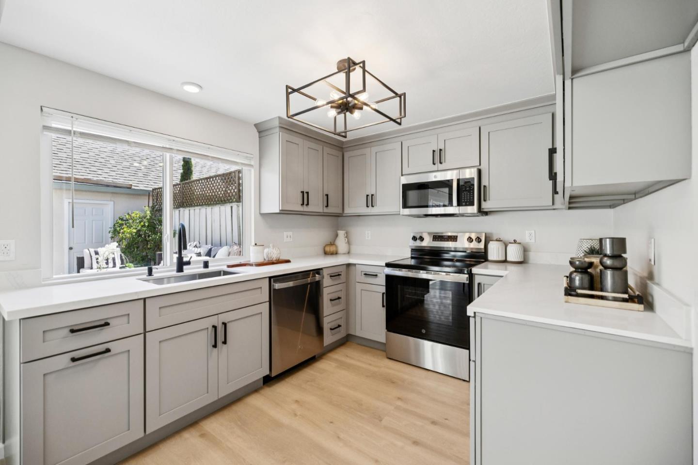 1035 Dove Lane