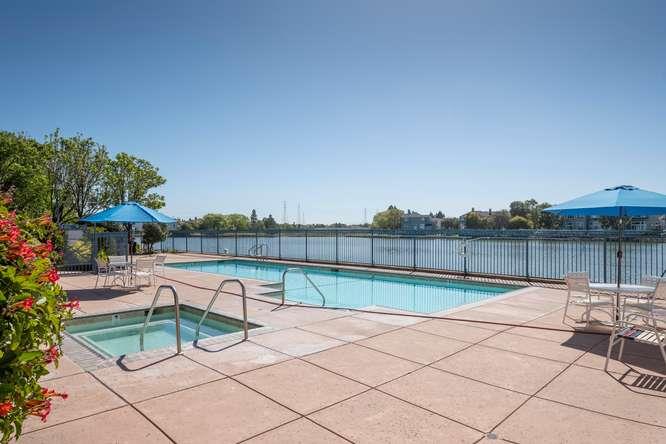 300 Baltic Circle 318