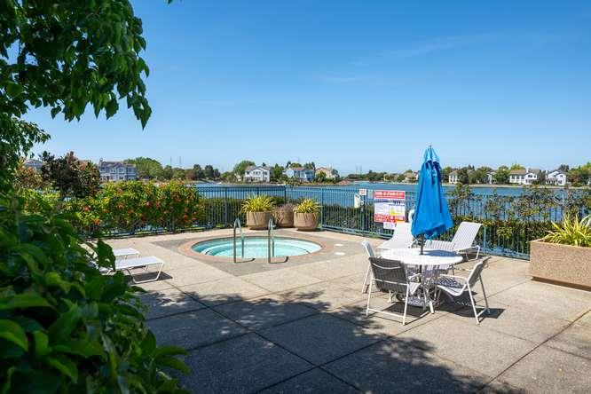 300 Baltic Circle 318