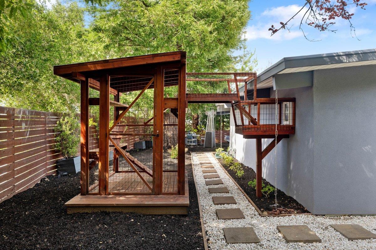 10 Laurel Hill Court