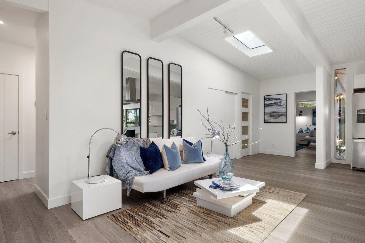 10 Laurel Hill Court