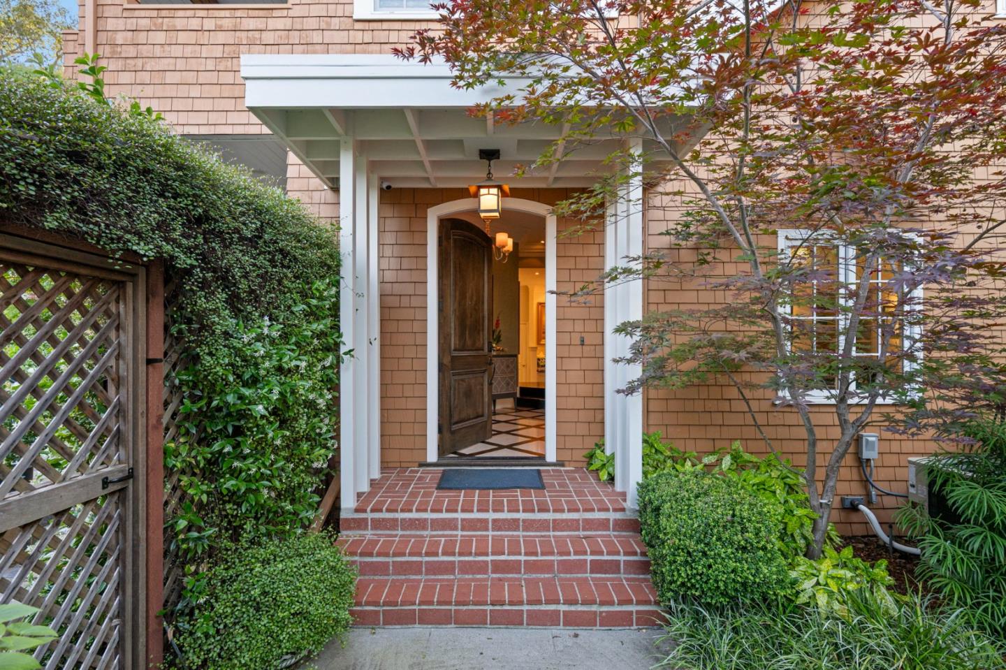537 Hurlingham Avenue