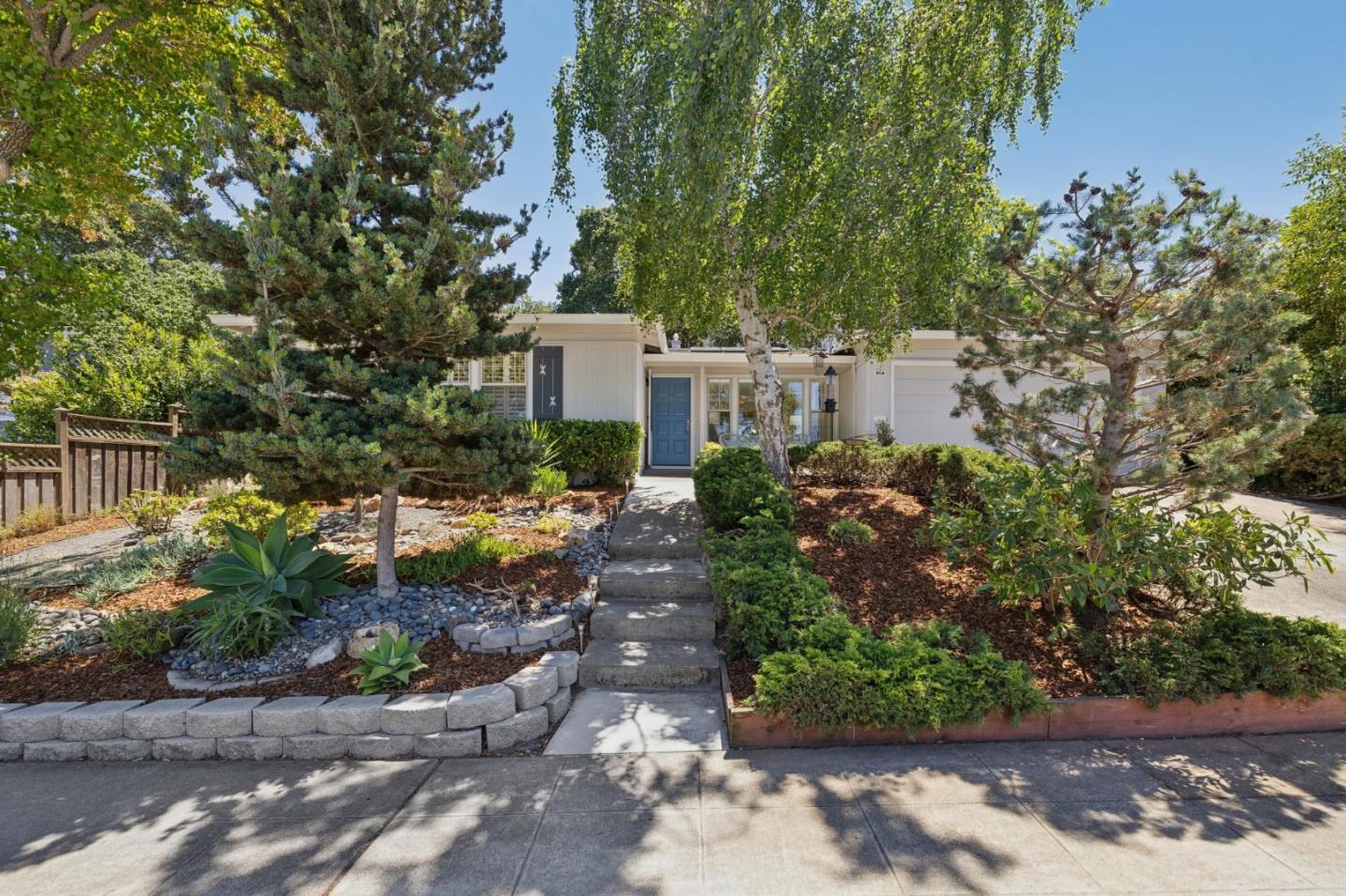 321 La Casa Avenue