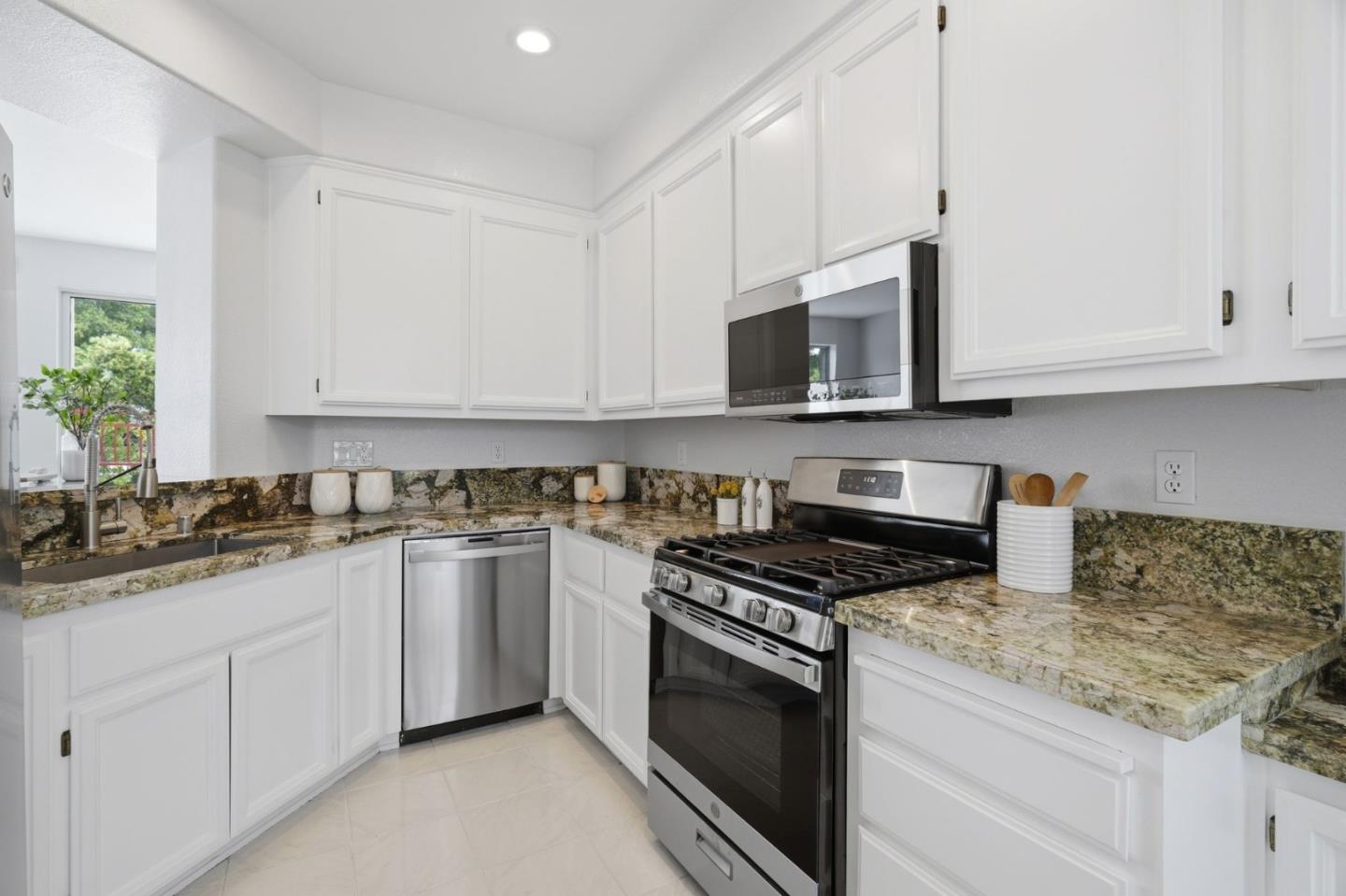 575 Shoal Circle