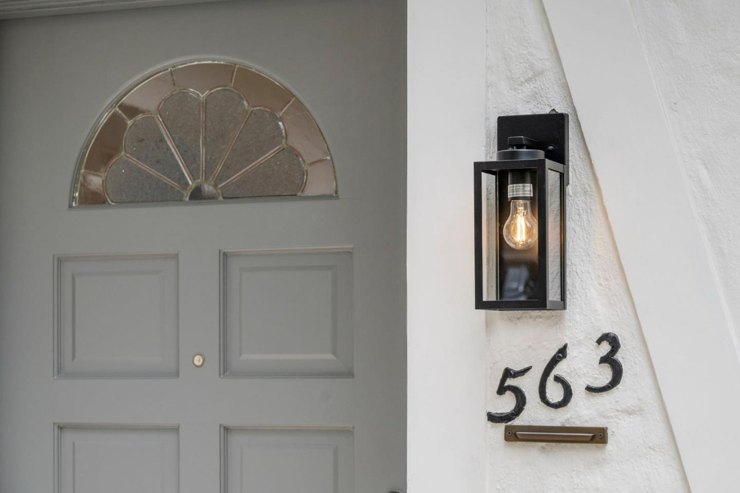563 Edinburgh Street