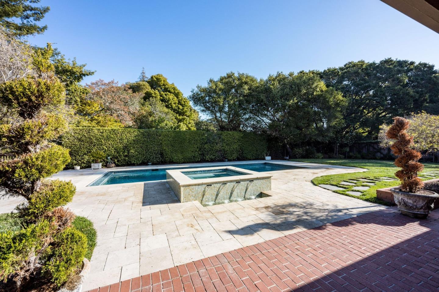 30 Knightwood Lane