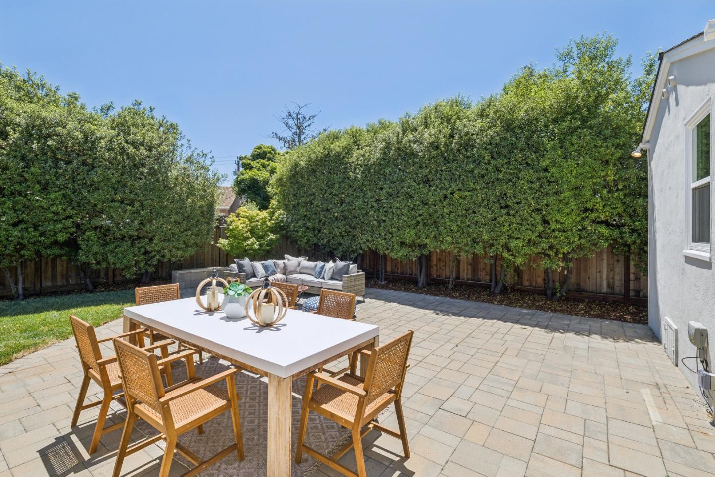905 Rose Court