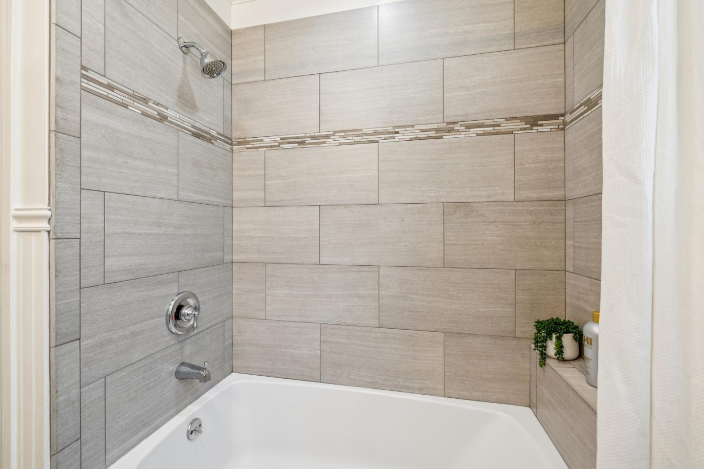 905 Rose Court