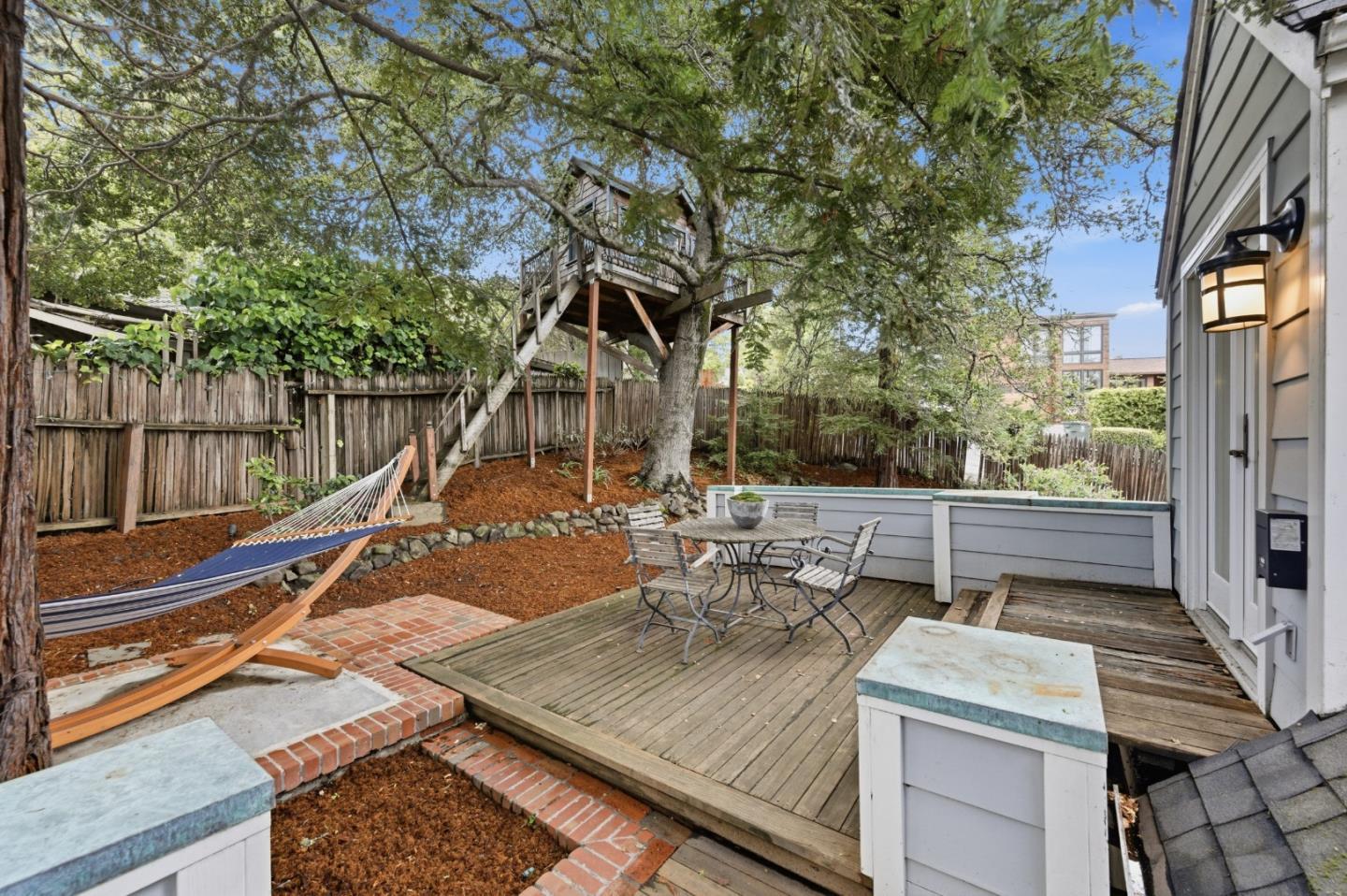 2835 Hillside Drive