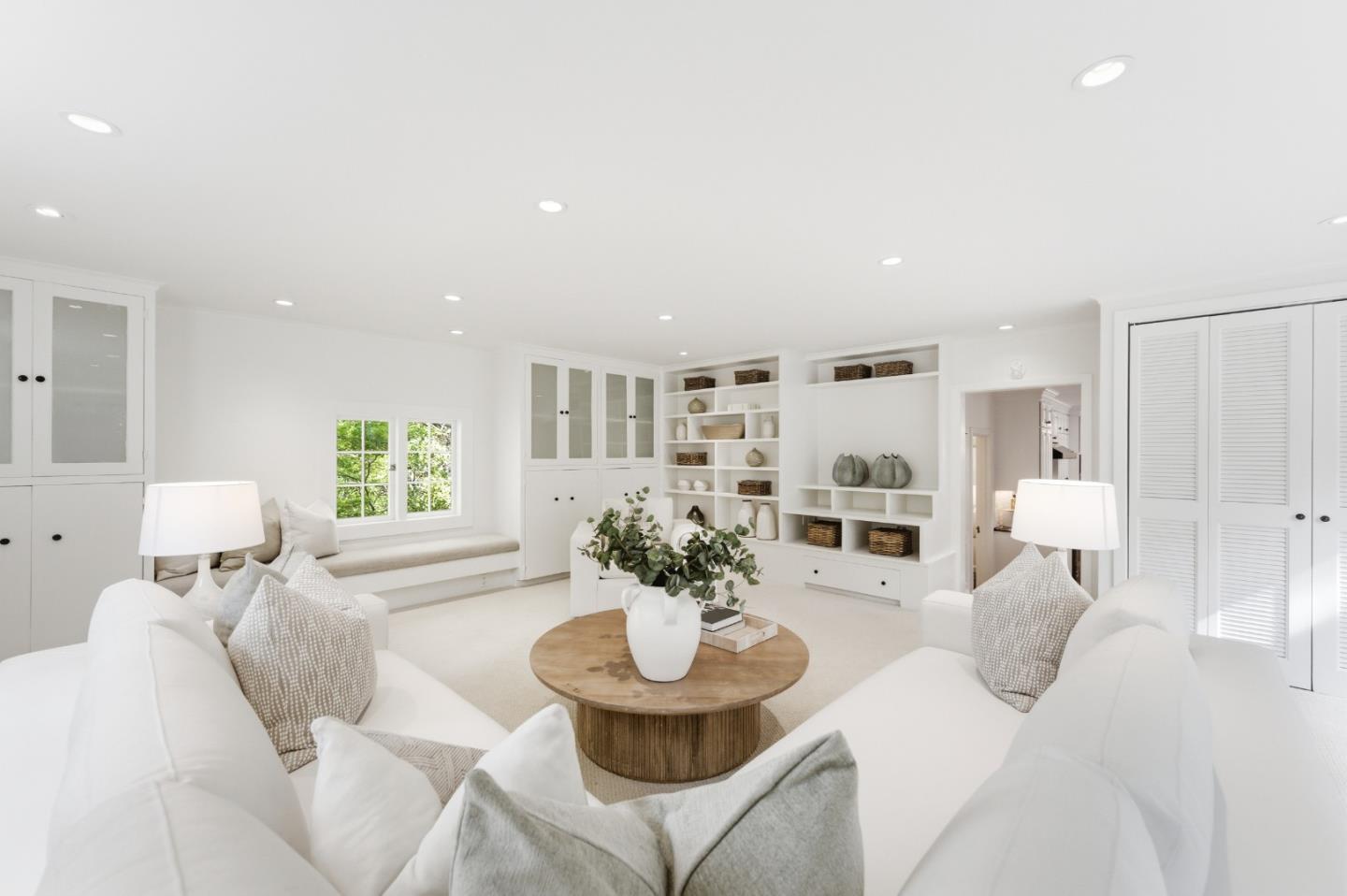 2835 Hillside Drive