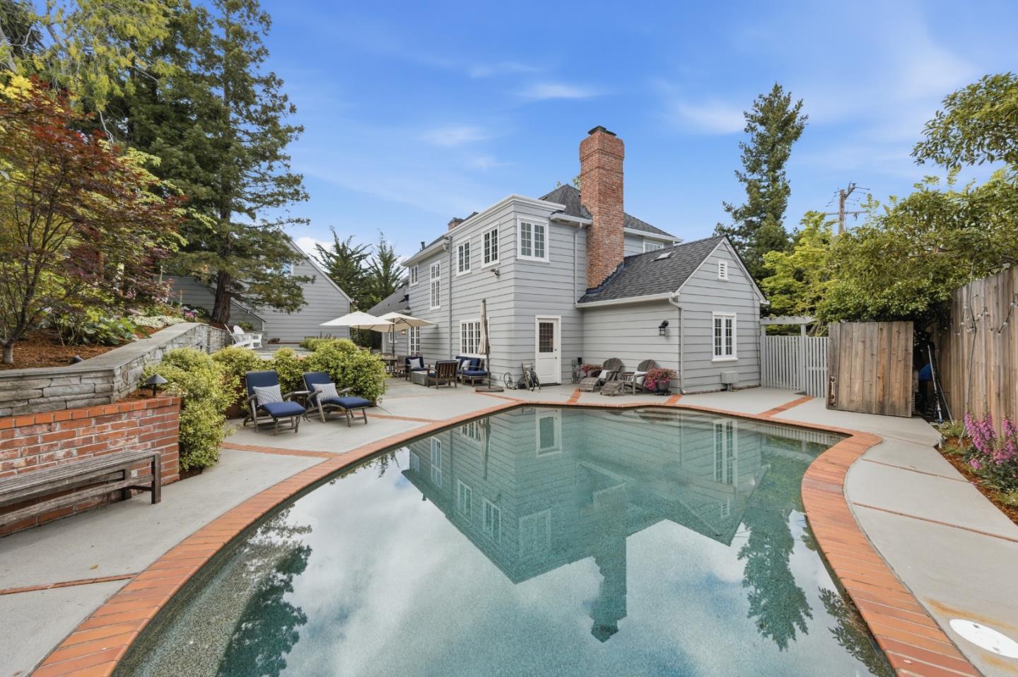 2835 Hillside Drive