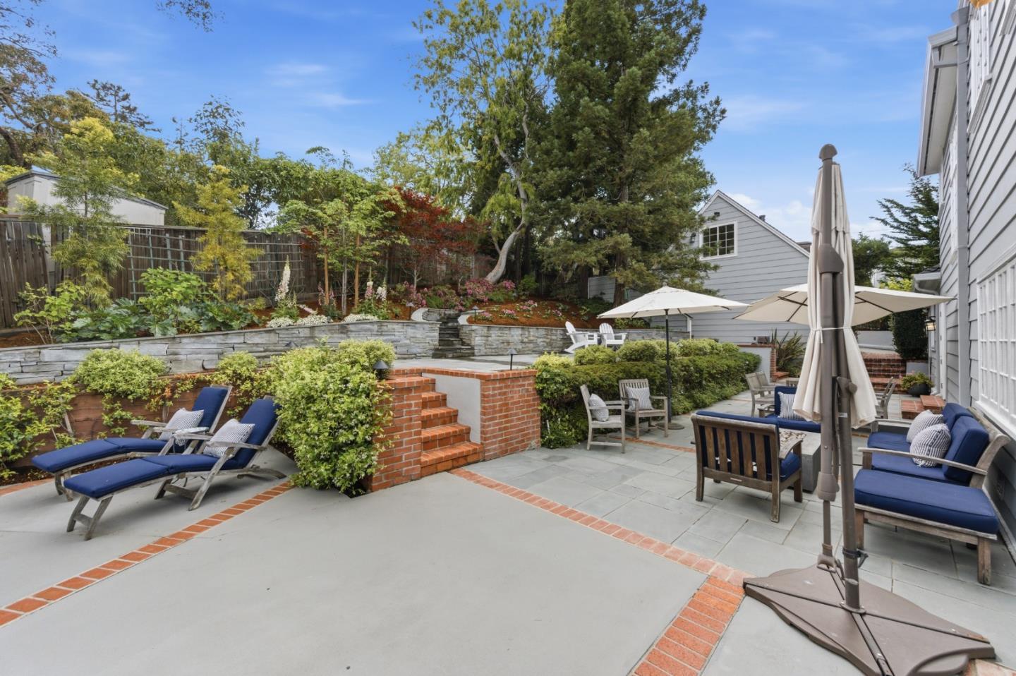 2835 Hillside Drive
