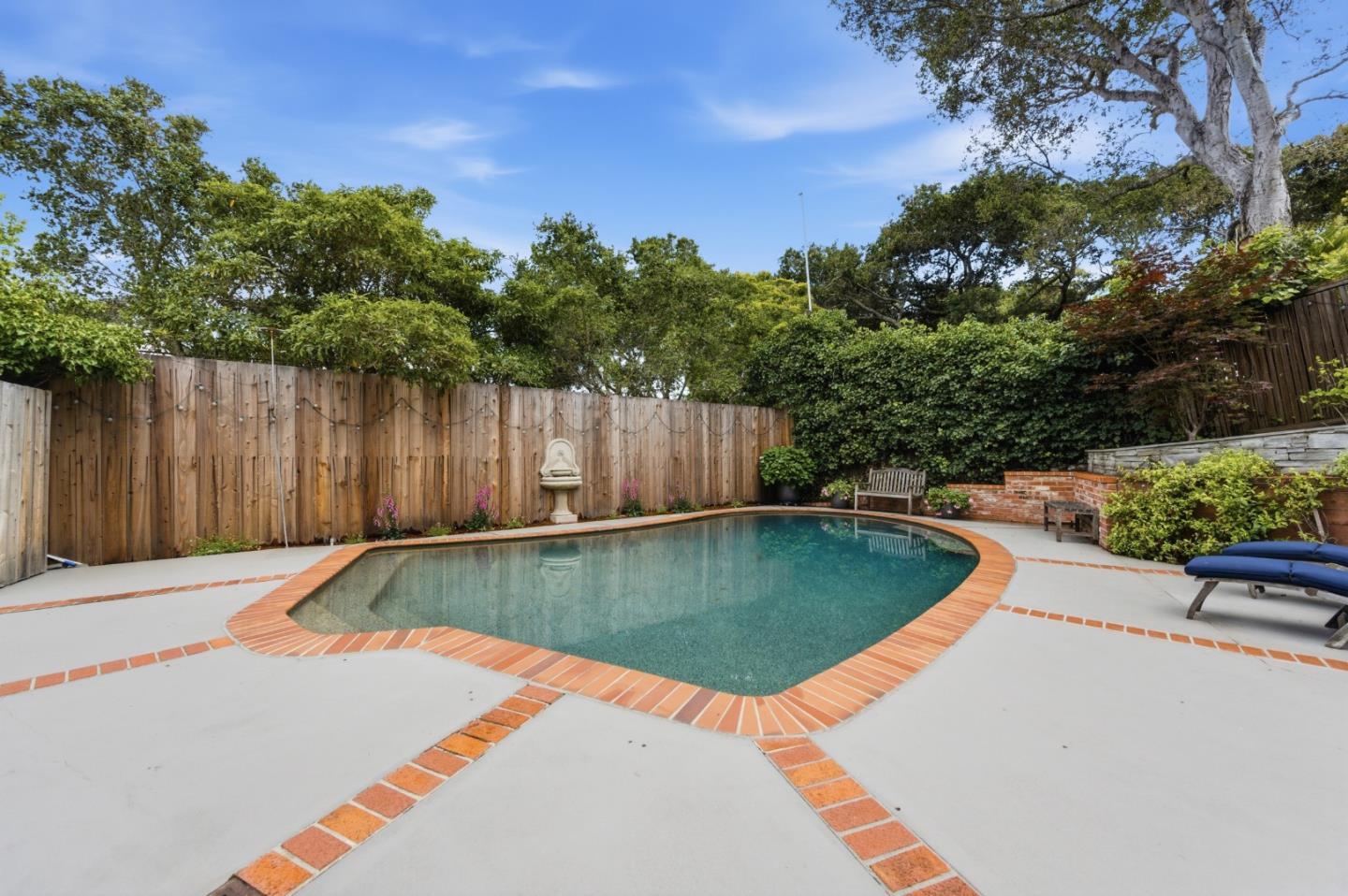 2835 Hillside Drive